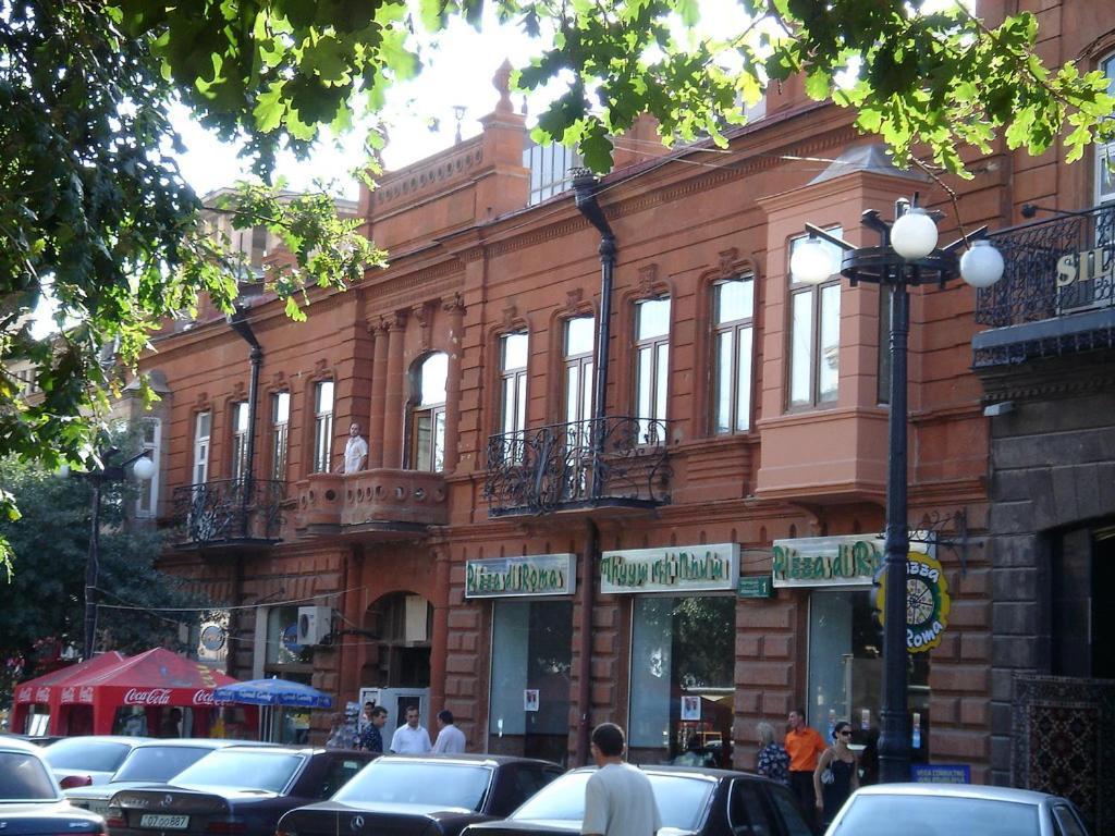 Downtown Inn Erevan Esterno foto